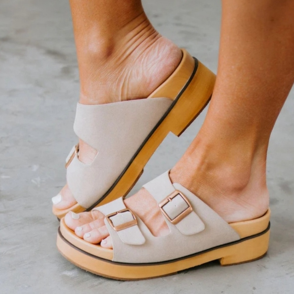 Three Birds Nest Mi.Mi sandals in light gray sz 10